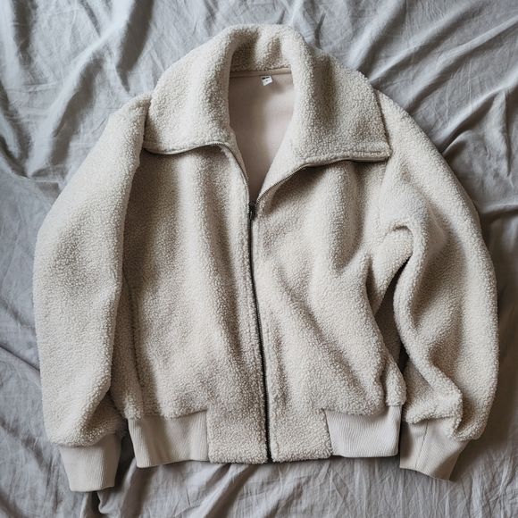 Uniqlo Jackets & Blazers - Uniqlo Pile Lined Fleece Cropped Jacket